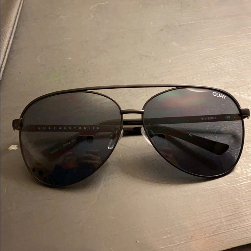 Quay Black Aviators